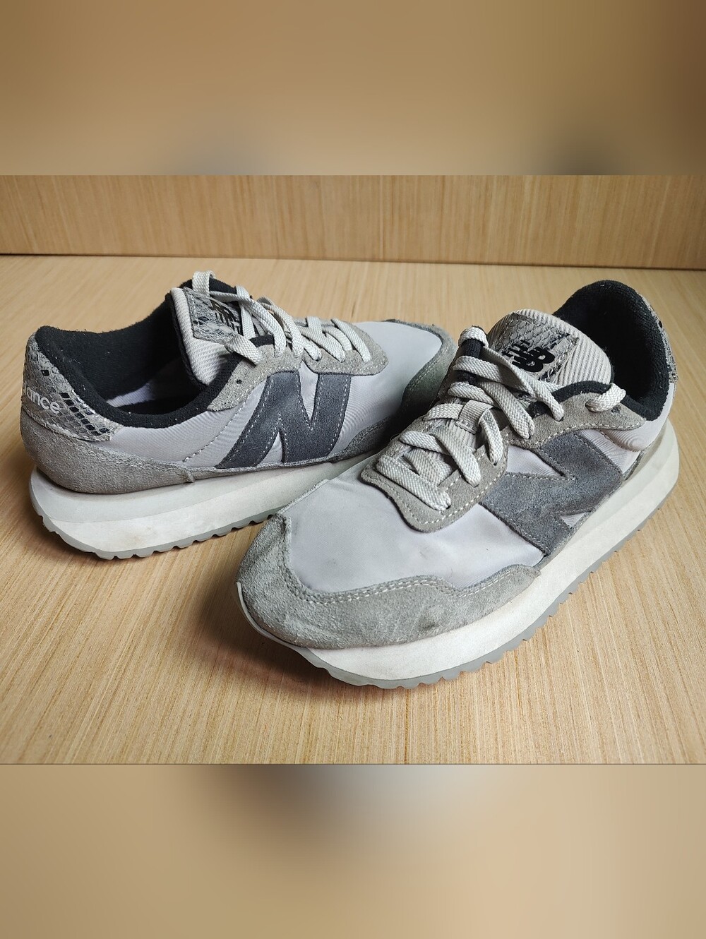 New Balance 237 Women's Lace Up Sneakers Suede Grey White Size 7 Shoes Retro